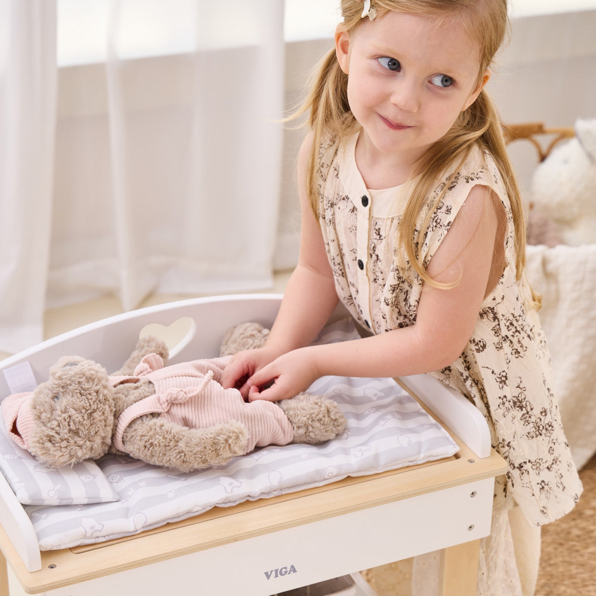 Viga doll changing table – shelf with fabric basket