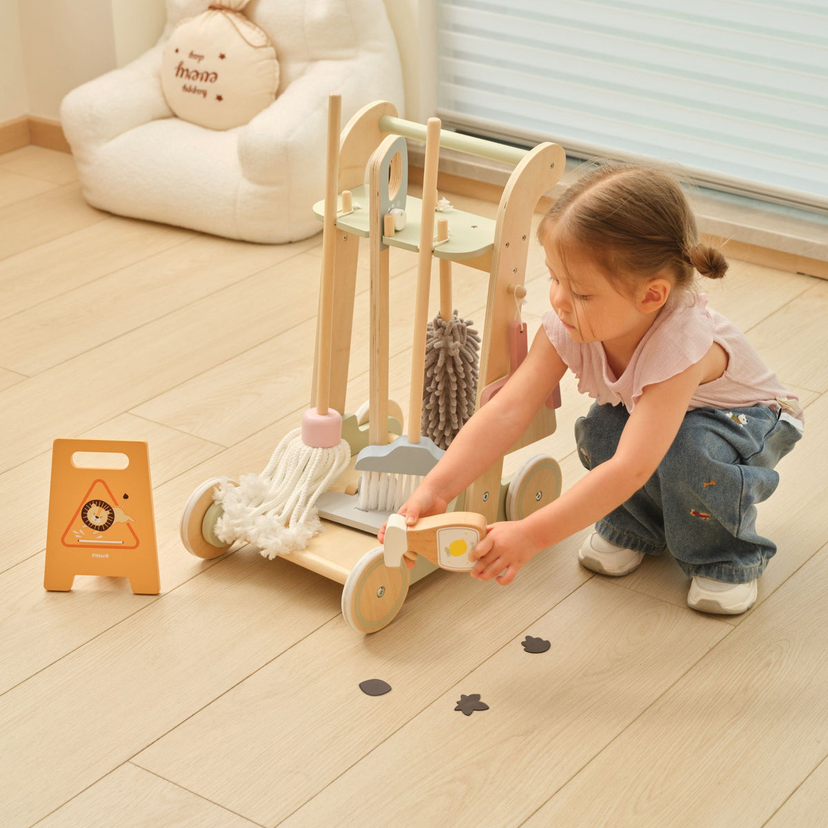 Viga wooden cleaning trolley – tools stored on the cart