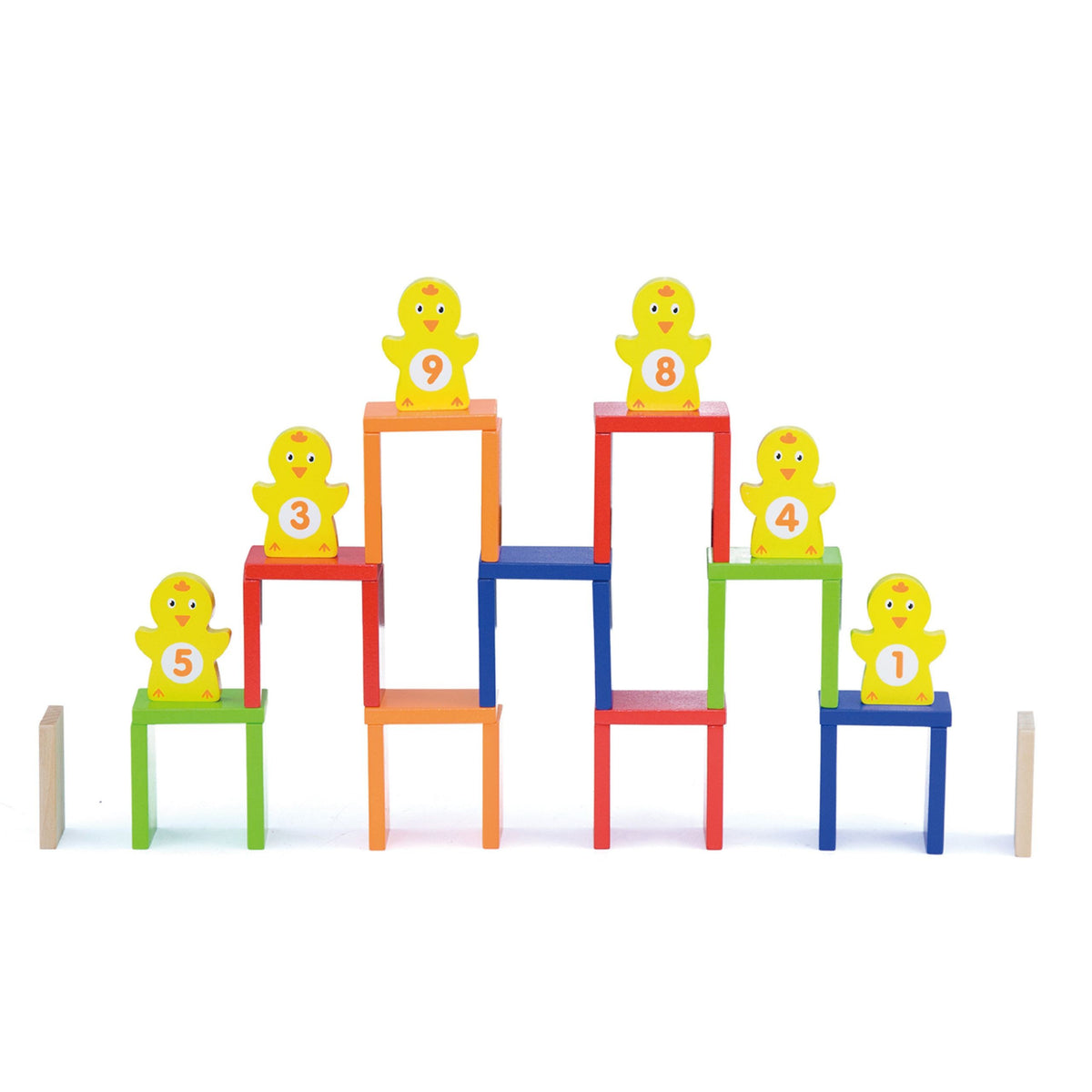Viga koka domino trase – izveidota krāsaina domino trase