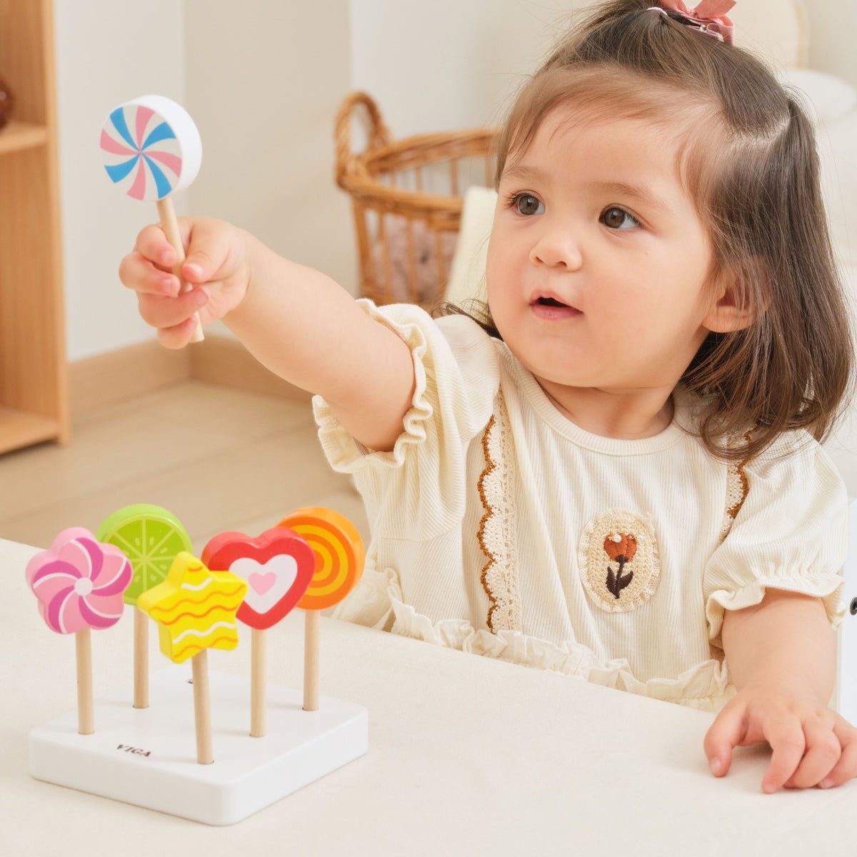 Viga wooden lollipops – colourful patterns