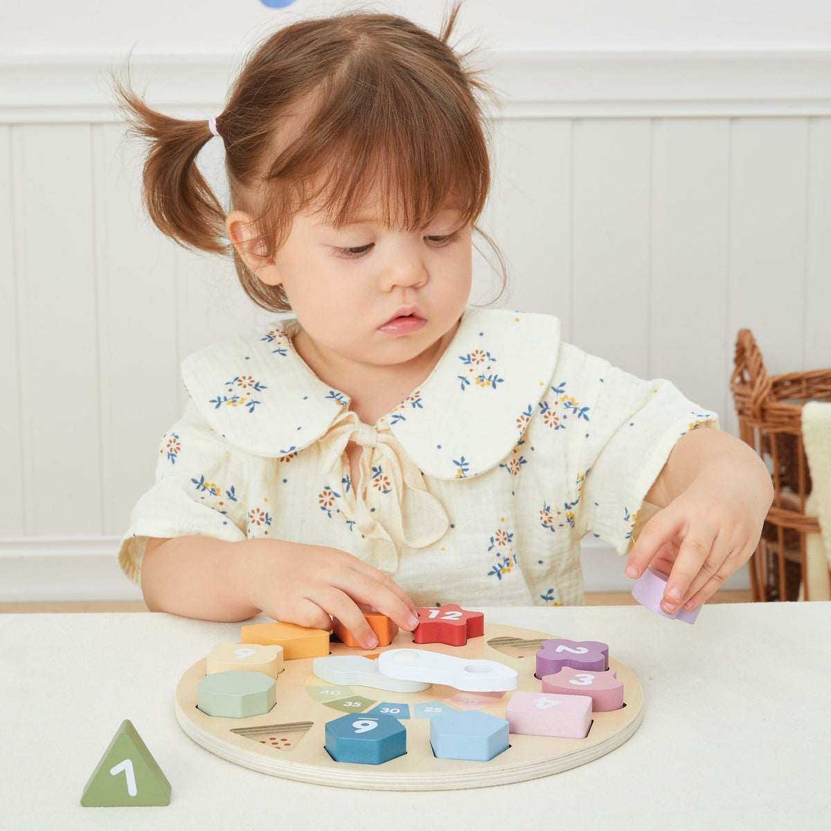 Viga PolarB shape sorter clock – number blocks in shapes