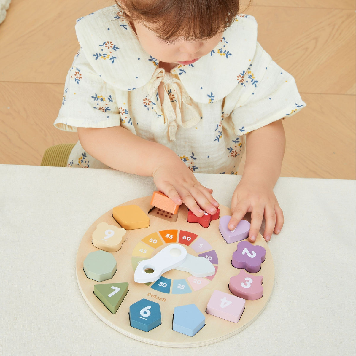 Viga PolarB shape sorter clock – rotating hands
