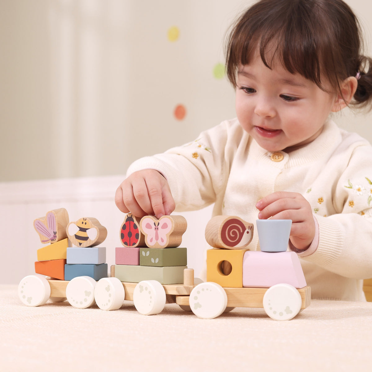 Viga spring stacking train – blocks with insect motifs