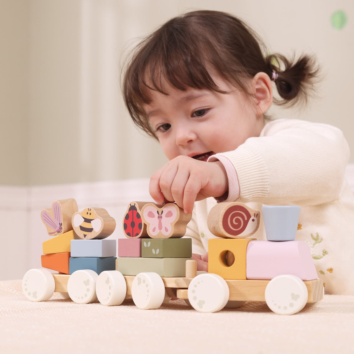 Viga spring stacking train – train rolling on wheels