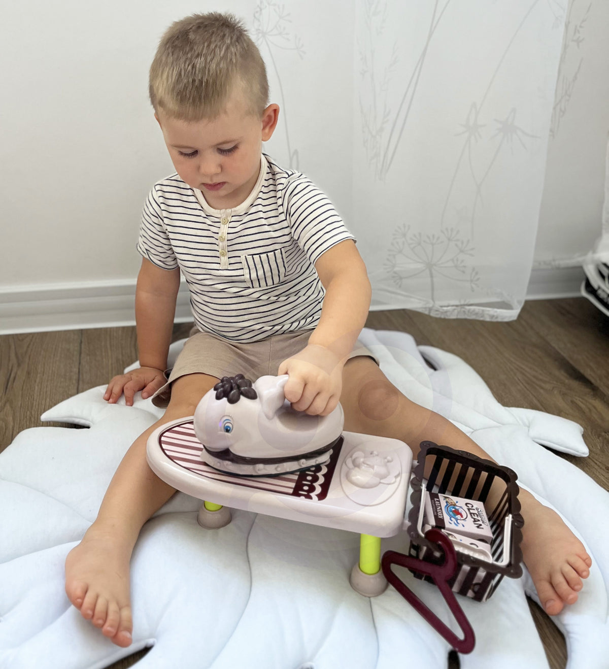Woopie musical ironing set – hangers and detergent boxes