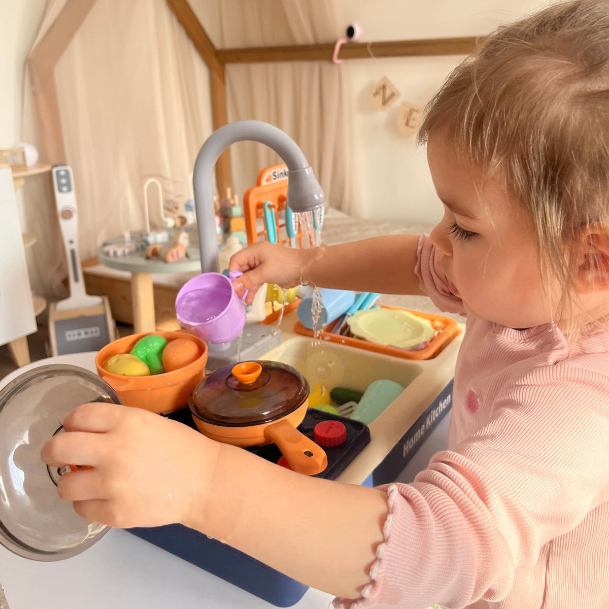 Woopie 2-in-1 rotaļu izlietne – plīts ar diviem degļiem un slēdžiem