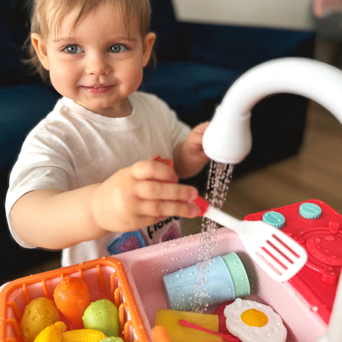 Woopie pink toy sink – washing-up cloth and play food