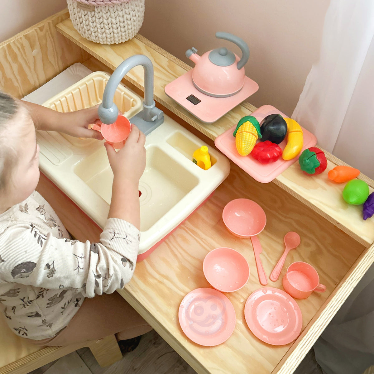 Toy sink with a tap and real running water