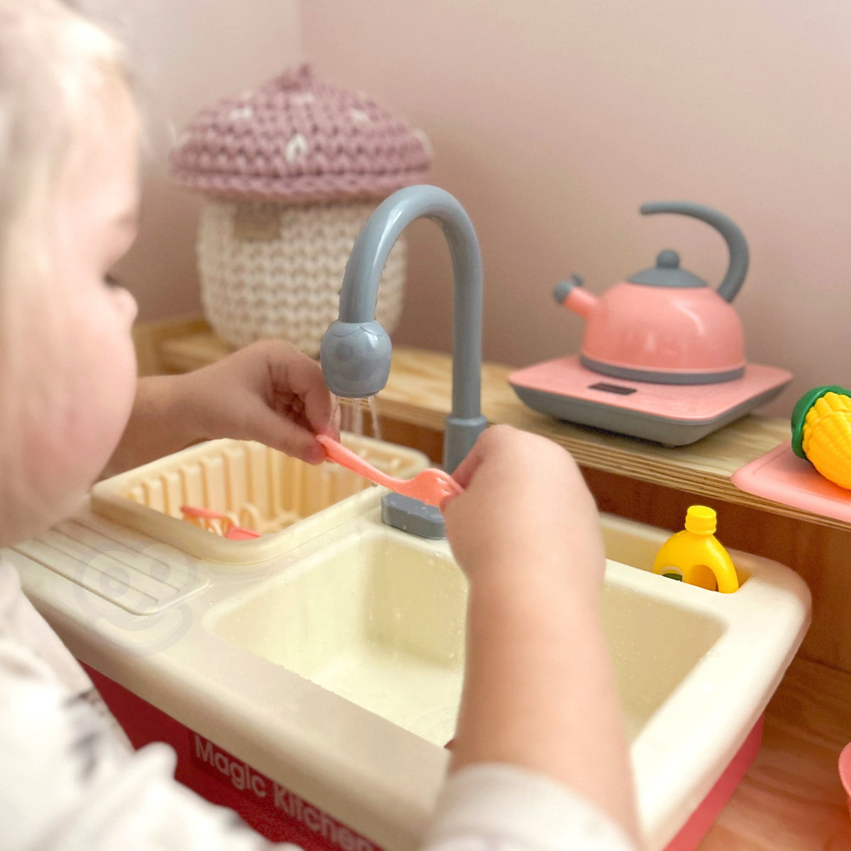 Kitchen role play sink for kids aged 3 and up – Woopie