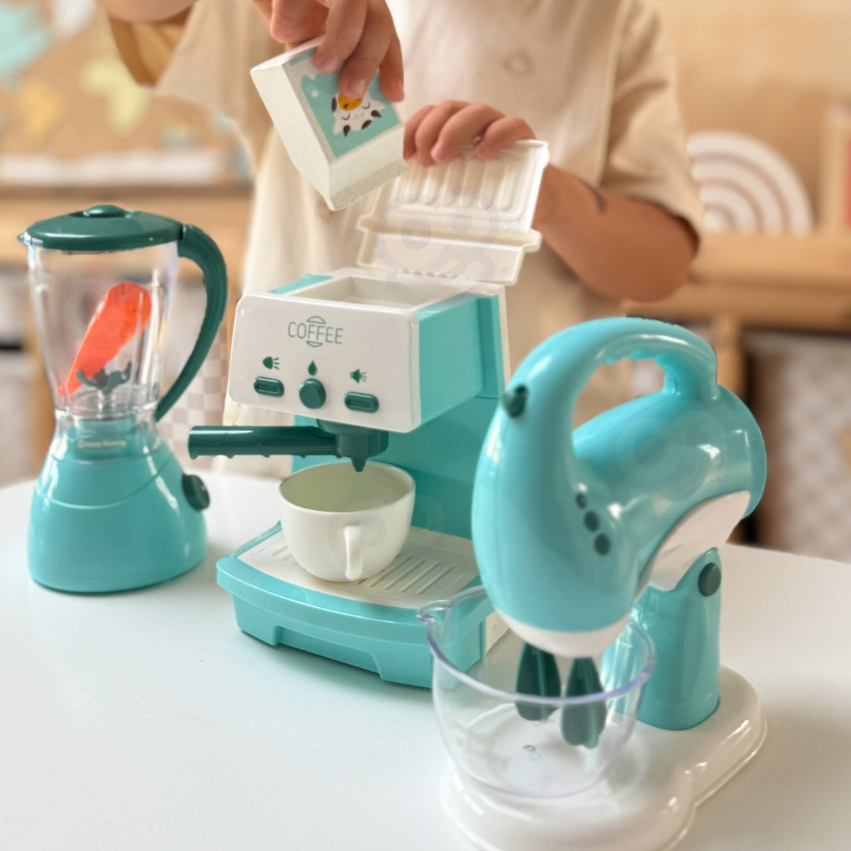 Toy appliances – mixer with spinning beaters and bowl