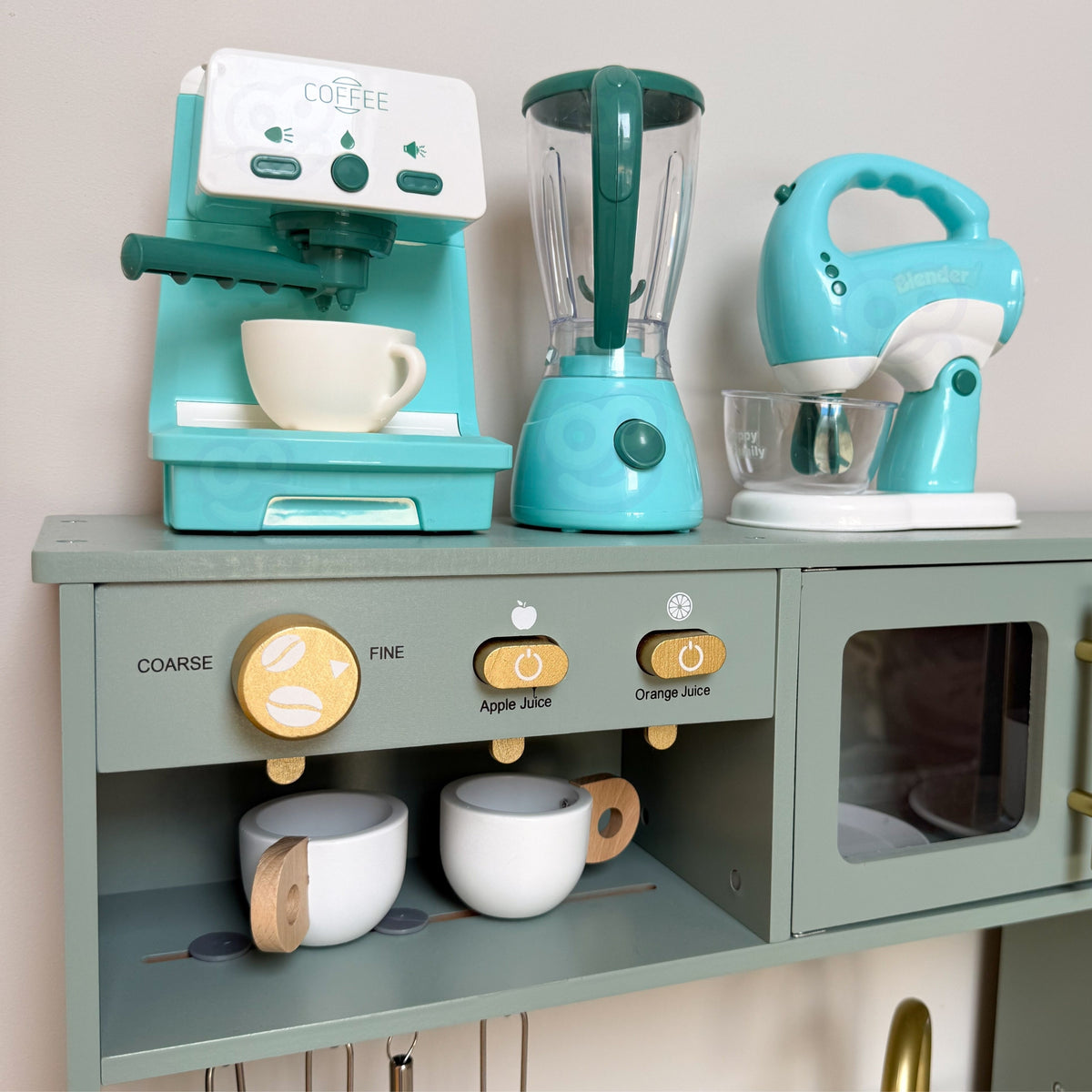 Toy appliances – blender with jug and moving stirrer