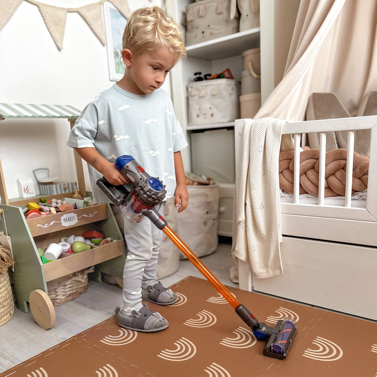 Battery-powered toy vacuum for kids aged 3+ – Woopie