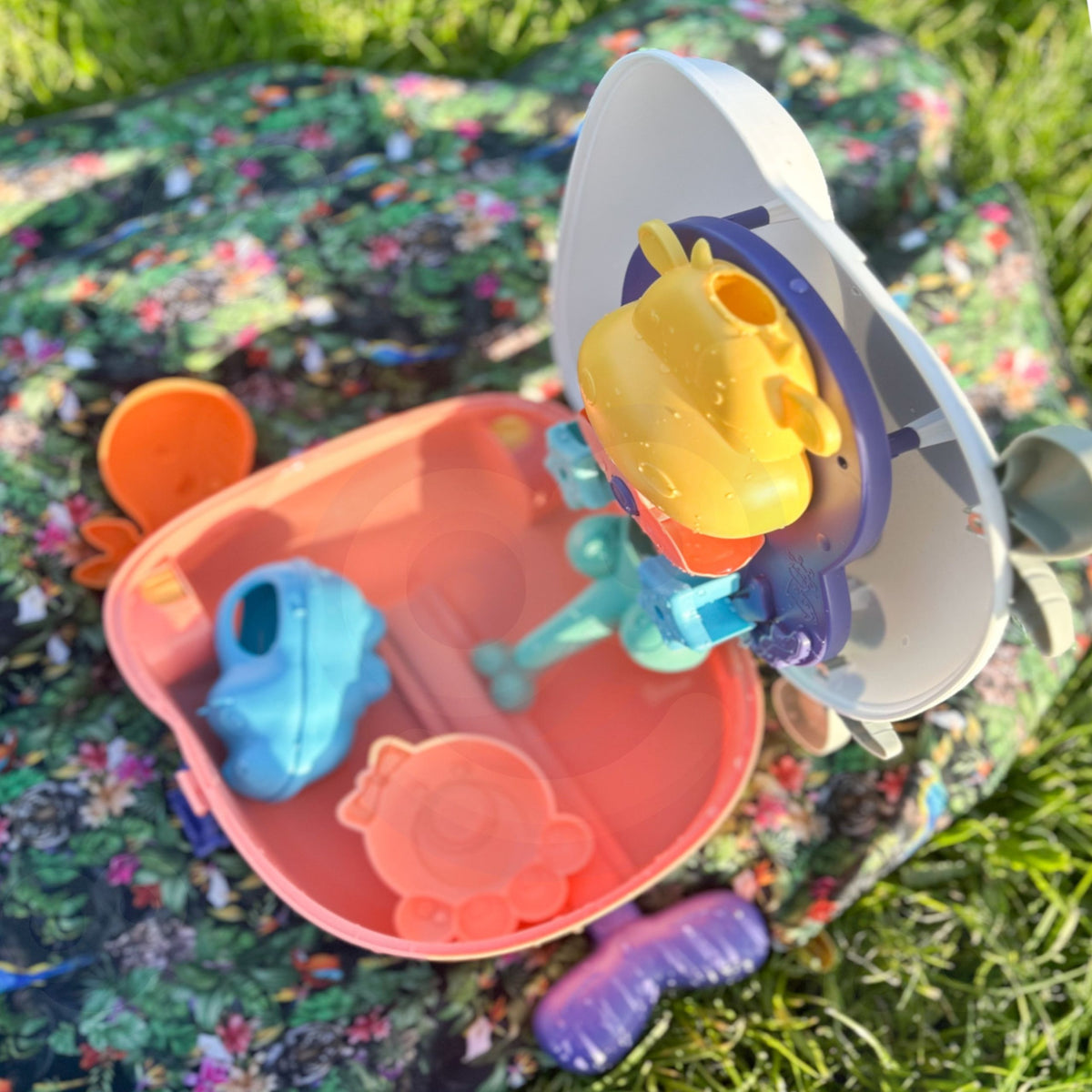 Woopie cow suitcase 3 in 1 – sand moulds