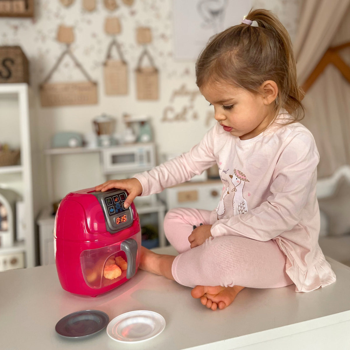 Woopie toy air fryer – fryer with basket out