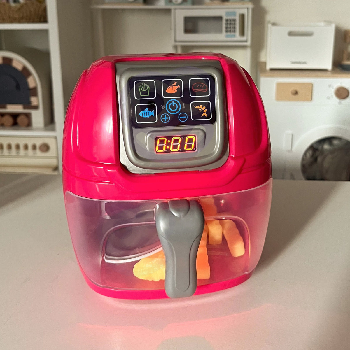 Woopie toy air fryer – fries on plate for kids