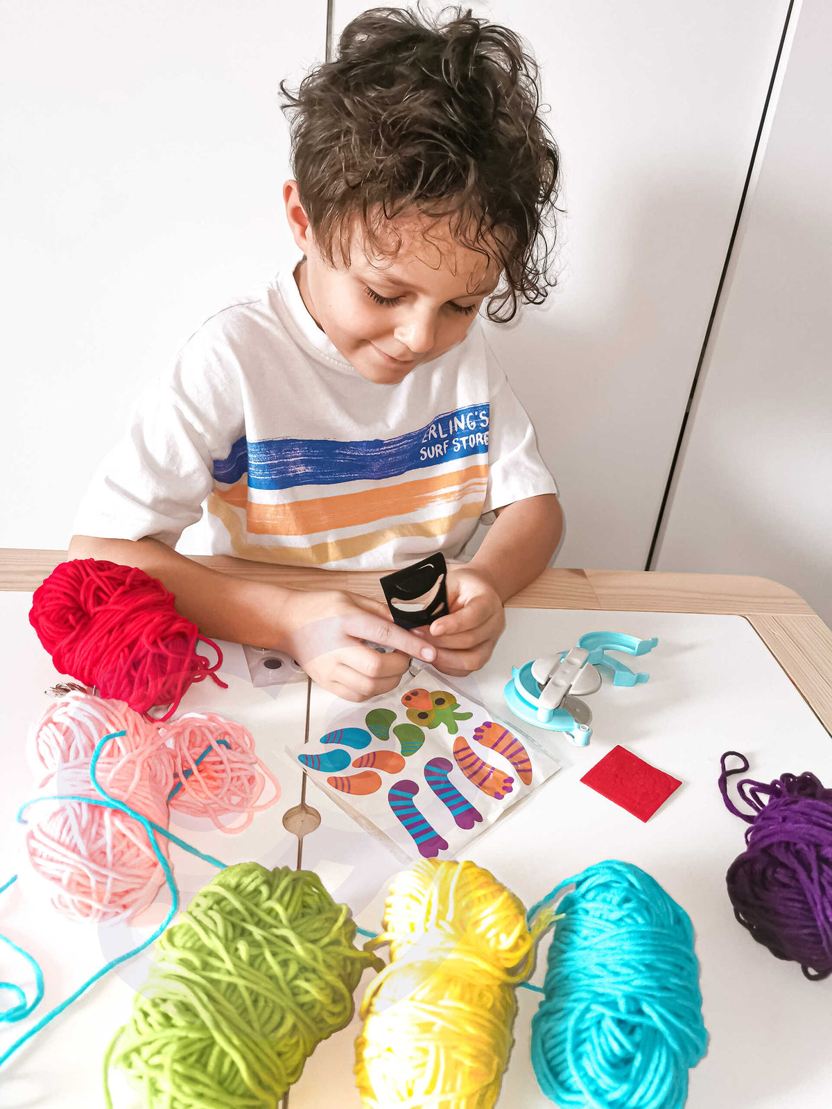 Yarn, googly eyes and 21 felt pieces from the kit