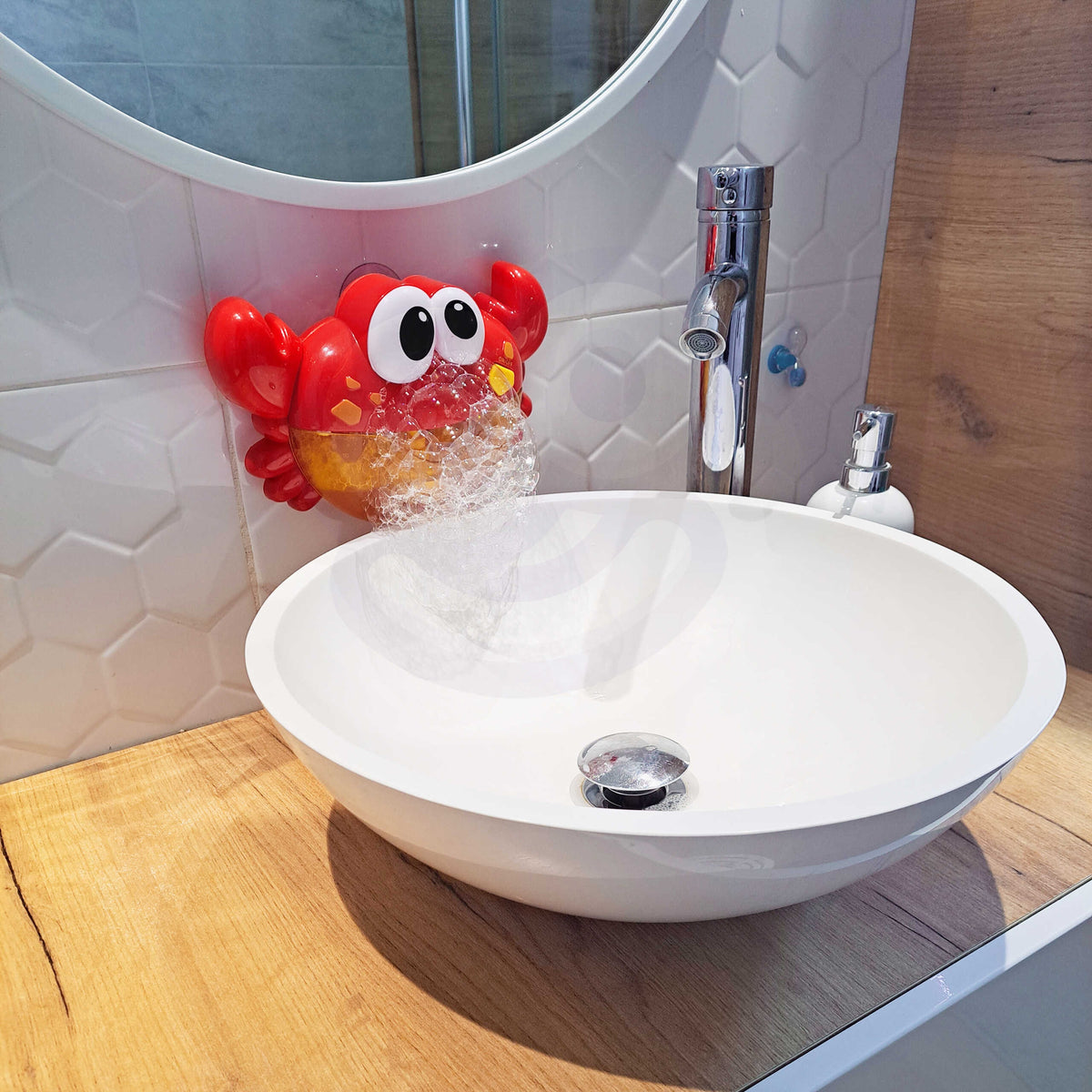 Woopie Baby bath bubble crab – crab making bubbles