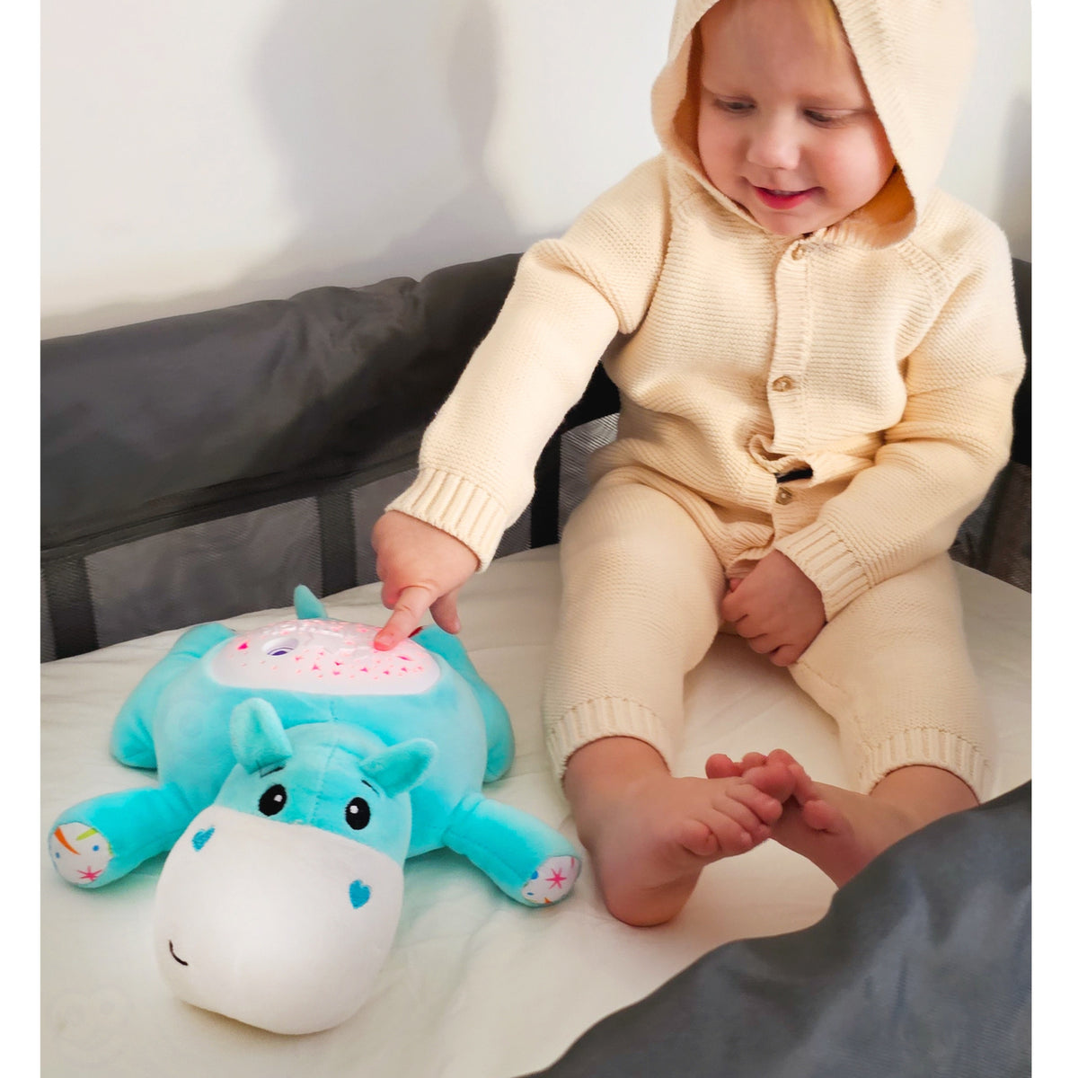 Woopie Baby hippo sleep soother – hippo cuddled at bedtime