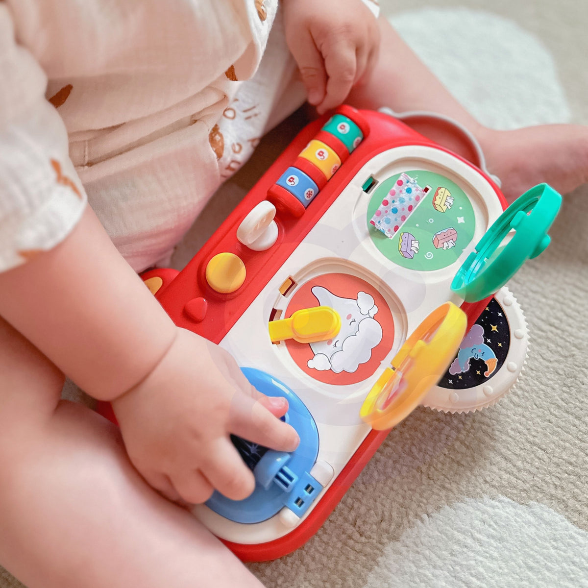 Woopie Baby discover busy box – three windows