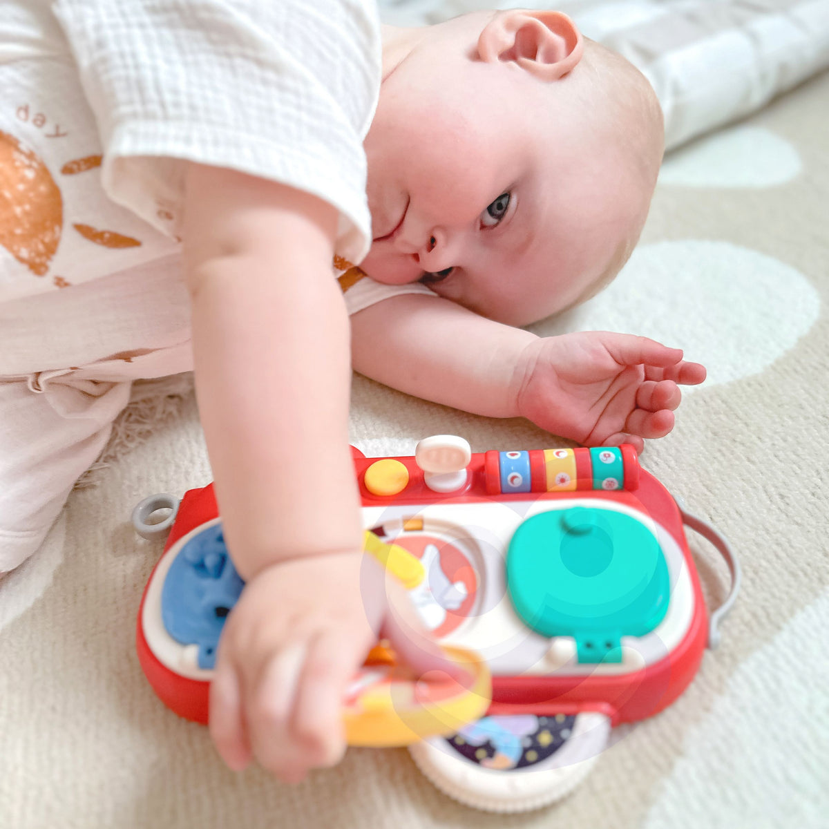 Woopie Baby discover busy box – code locks