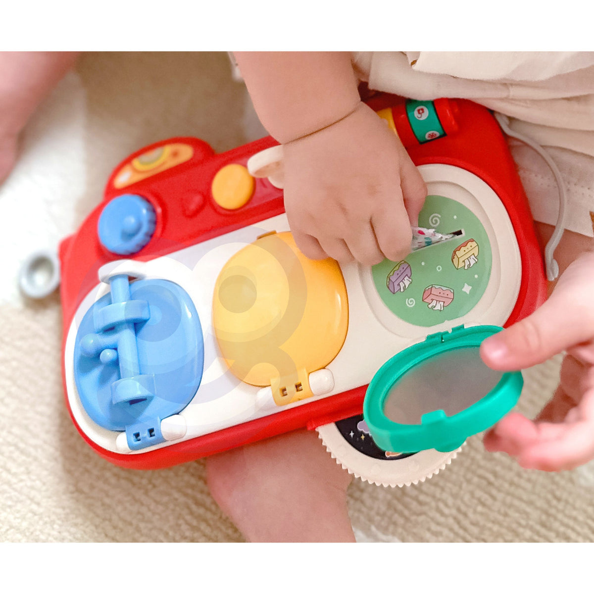 Woopie Baby discover busy box – outfit changer