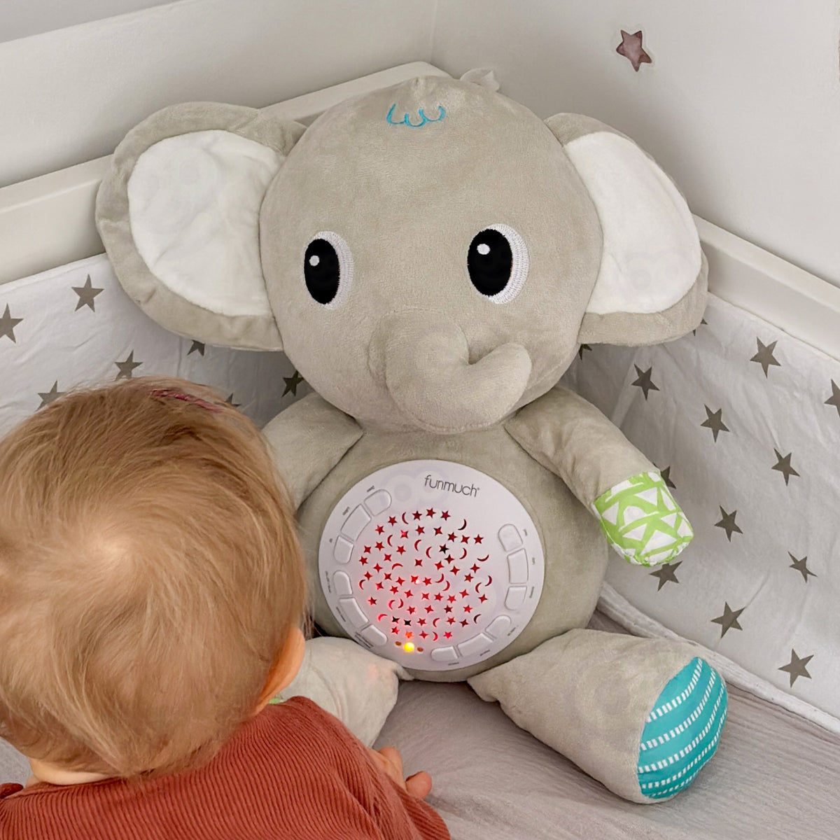 Woopie Baby elephant projector – elephant in a cosy nursery