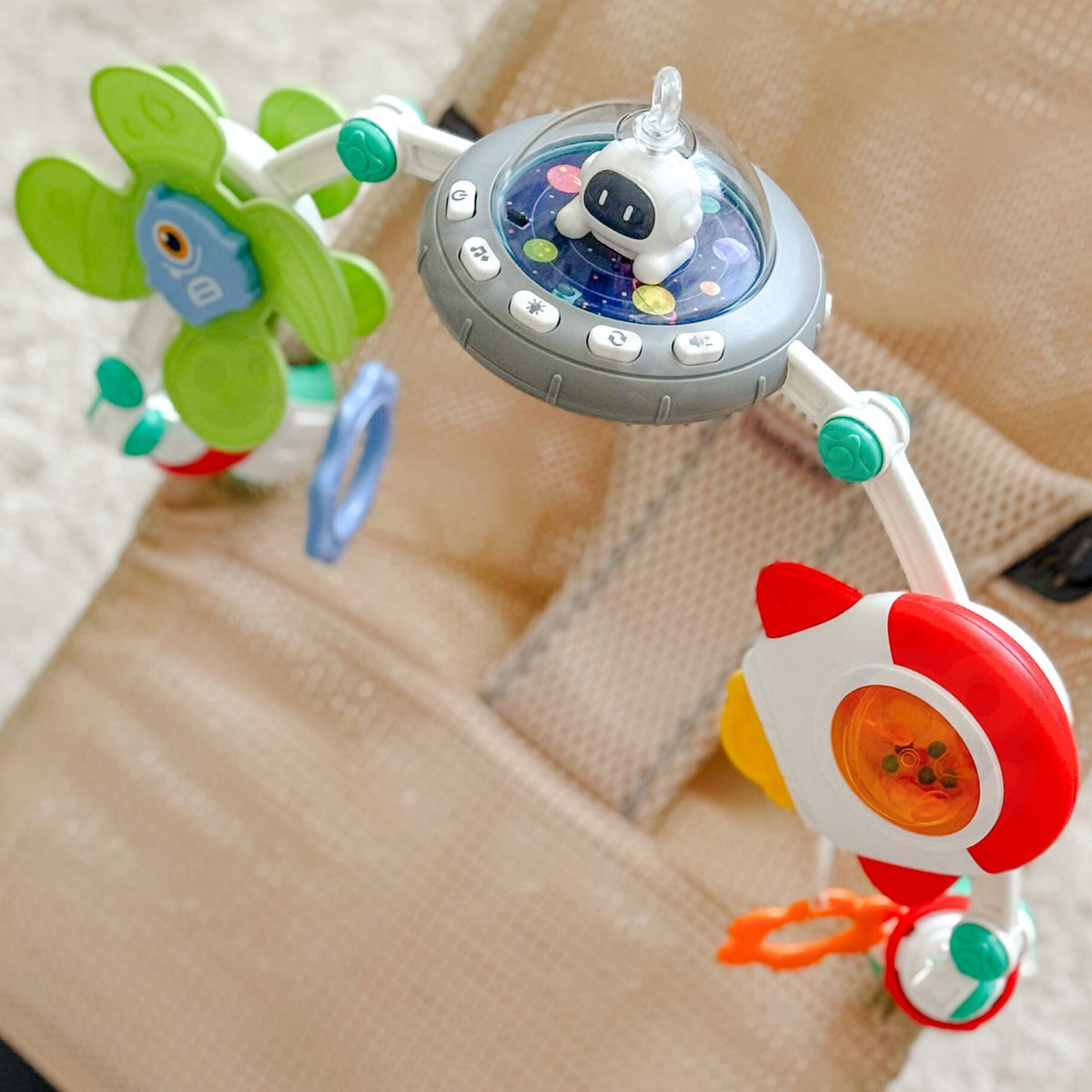 Woopie Baby muzikālā arka – krāsainas gaismas