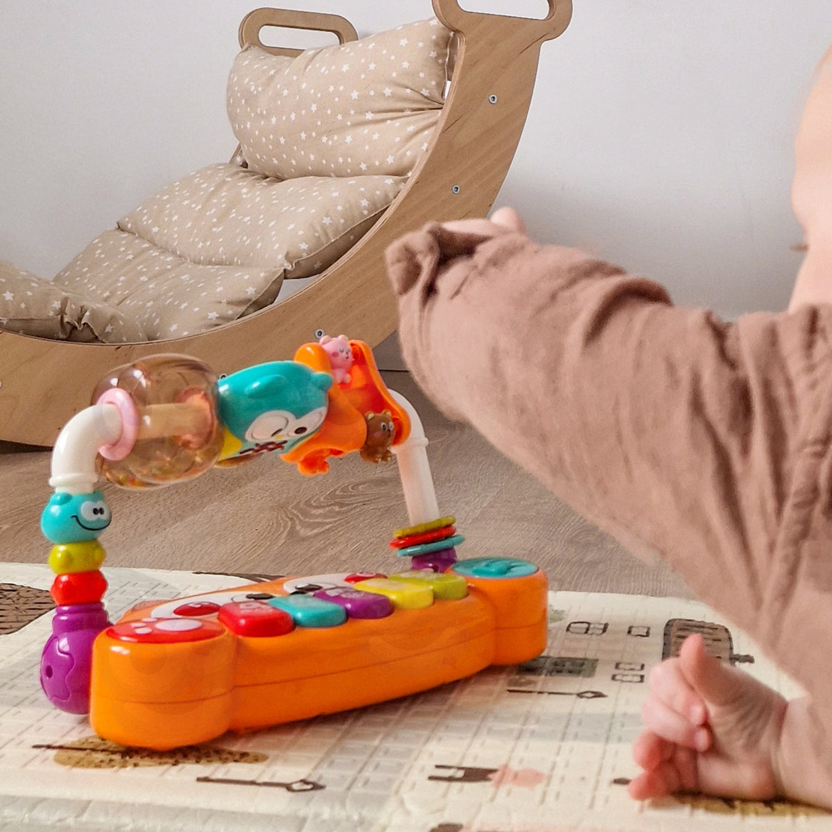 Baby piano fox – five colourful keys from Do to So