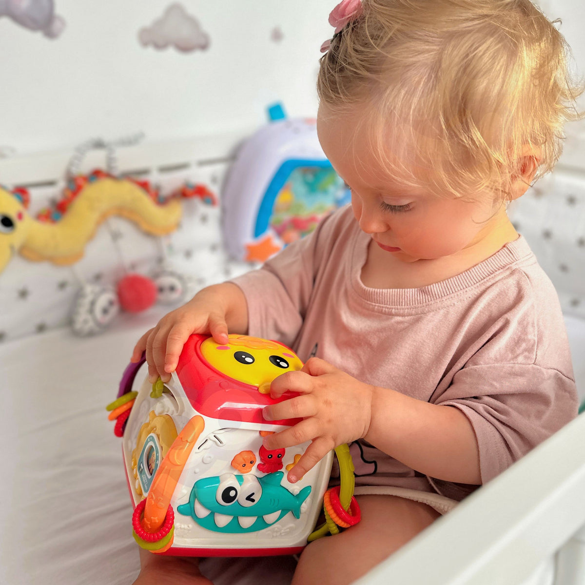 Woopie Baby aktivitāšu kubs – pīlītes skaņas poga augšā