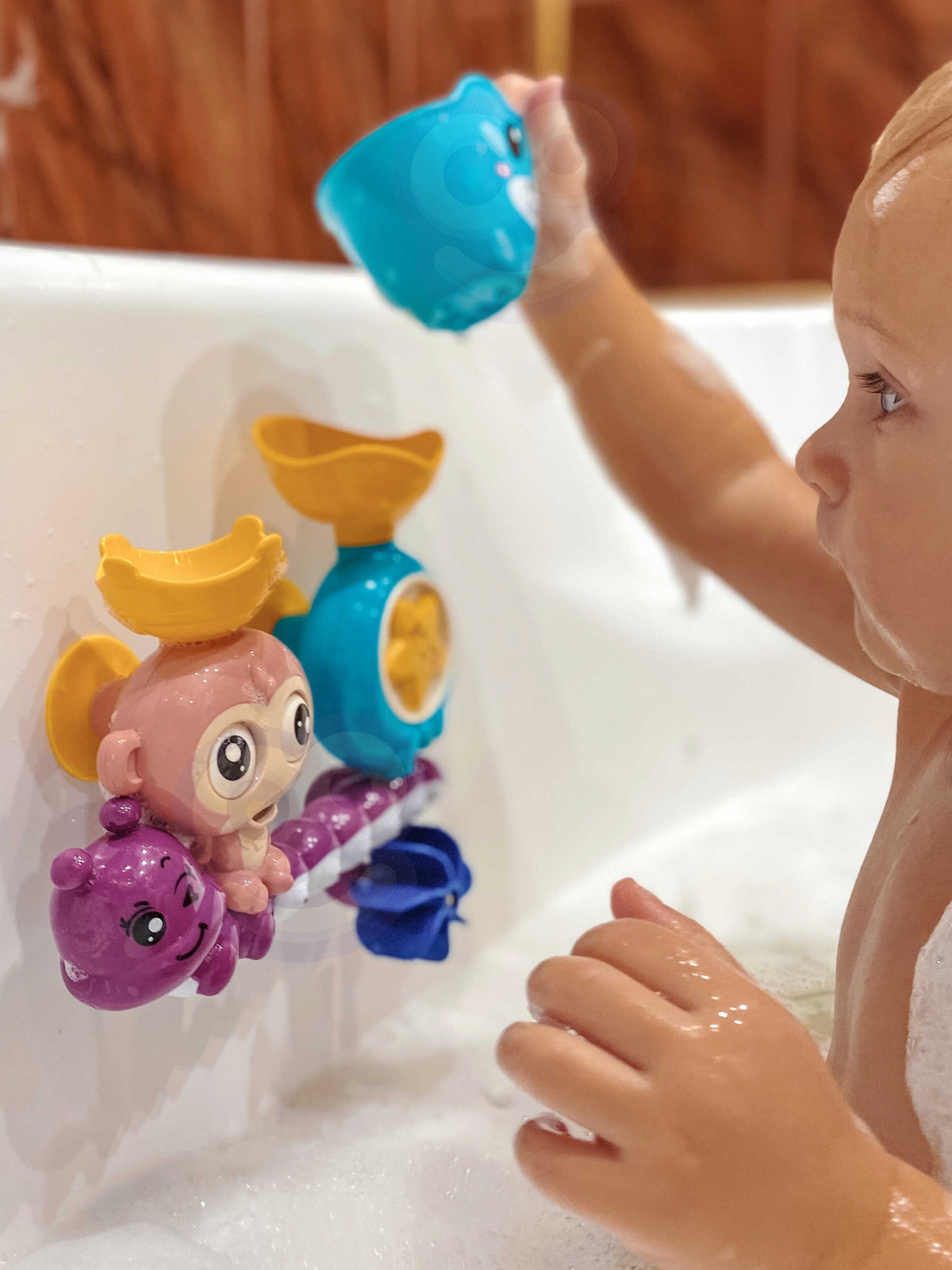 Woopie Baby monkey bath toy – monkey on bath wall