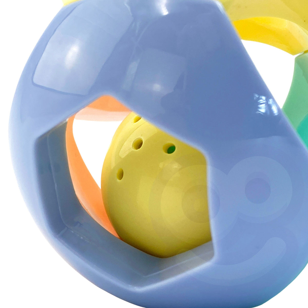 Woopie Baby rattle ball – baby holding the ball
