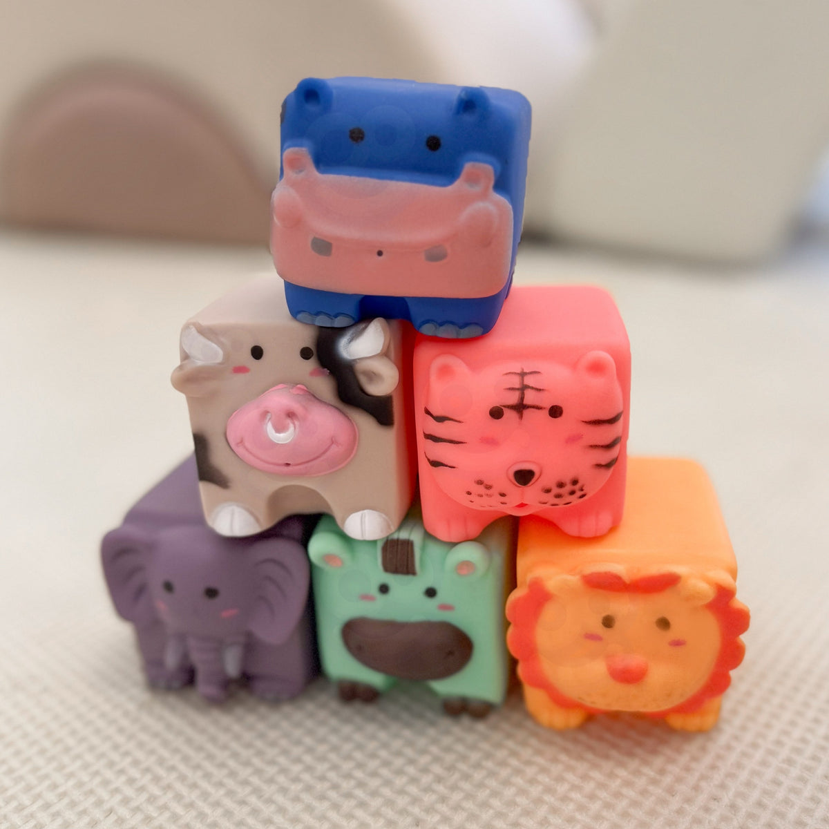 Woopie Baby sensory animal blocks – baby squeezing