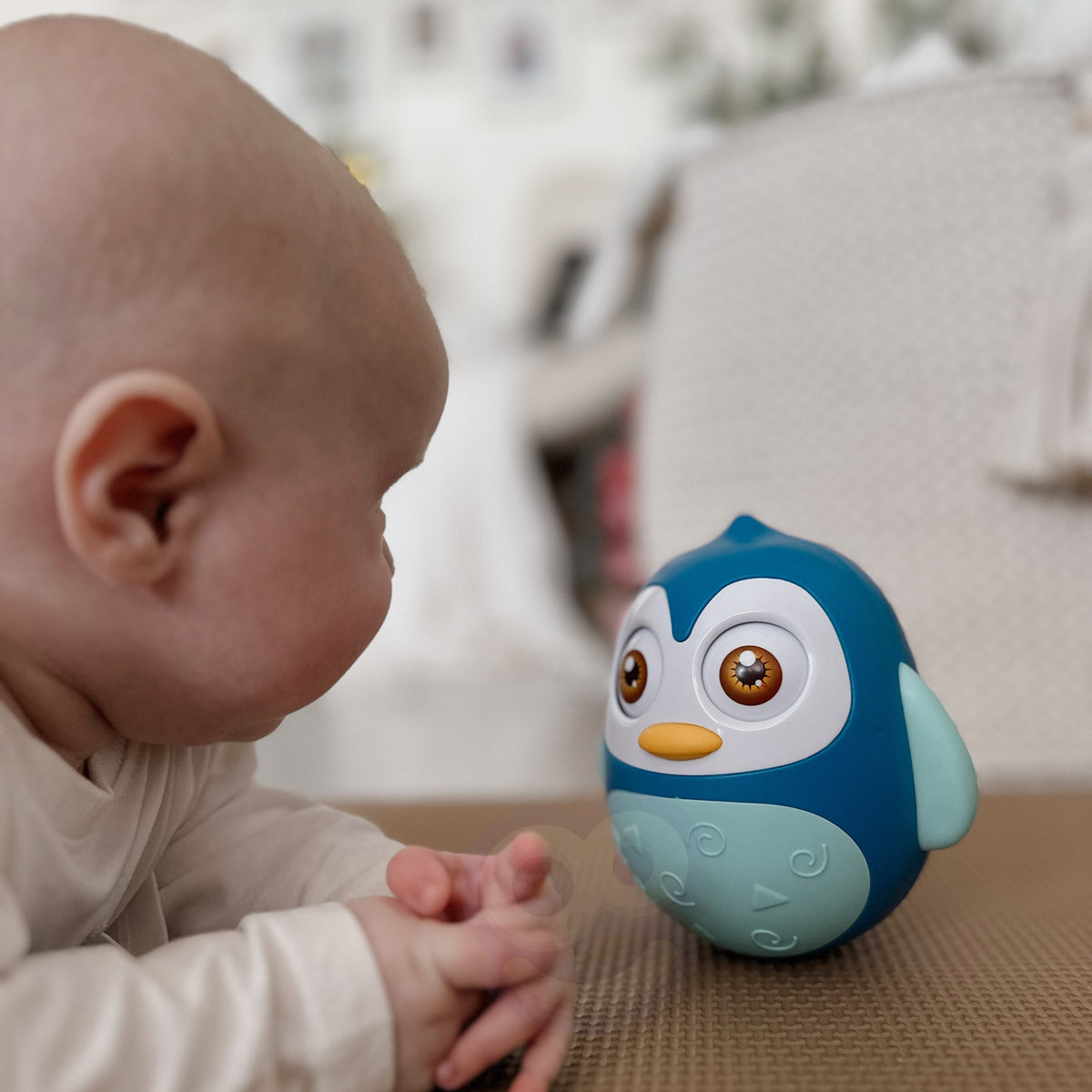 Woopie Baby wobbly penguin – tummy time play