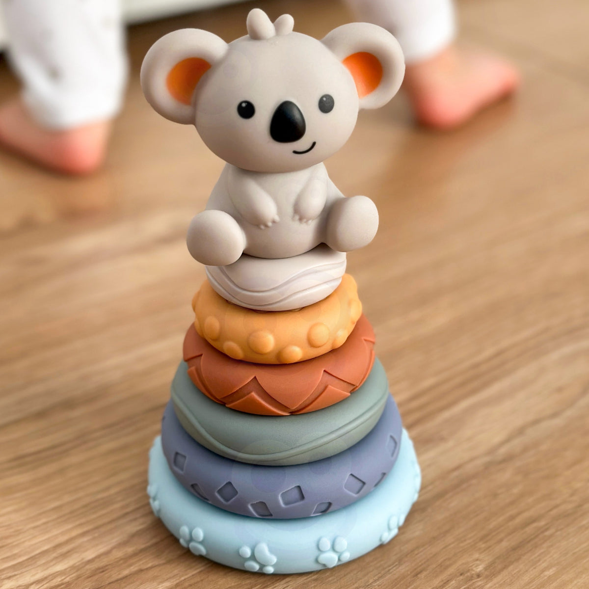 Krāmējami riņķi un mīksta koalas figūriņa no sensorā komplekta