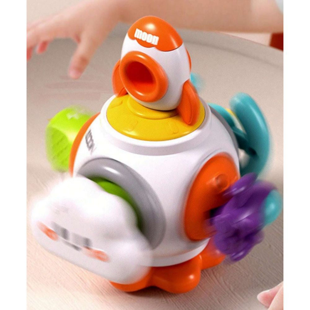 Woopie Baby Montessori space cube – small cube in a toddler's hands