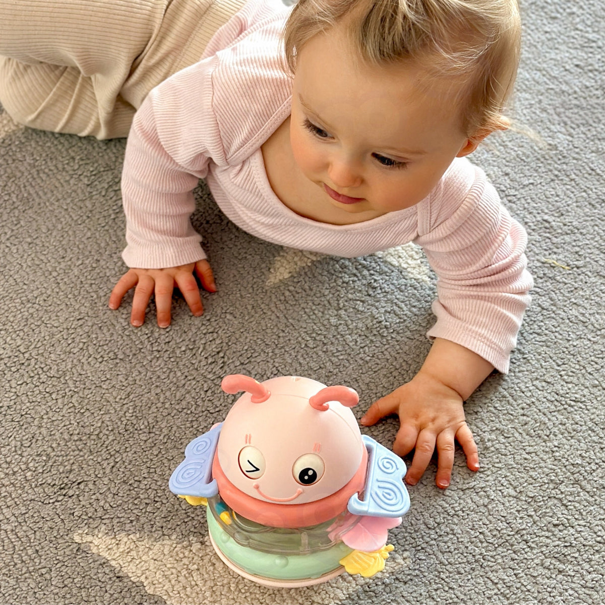 Woopie Baby muzikālais vaņka-staņka – bitītes seja ar kustīgām acīm