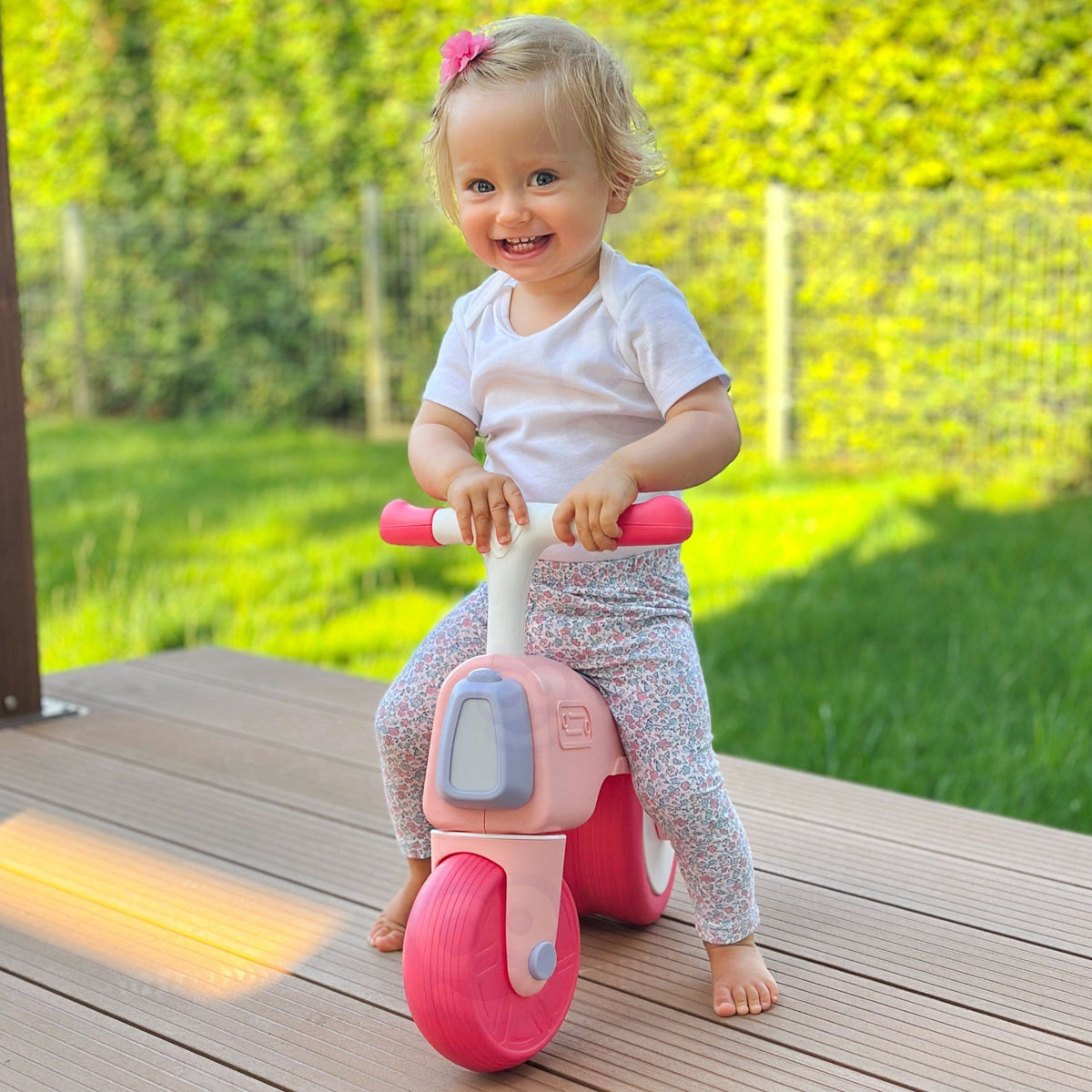 Woopie pink ride-on balance bike – front light panel with button