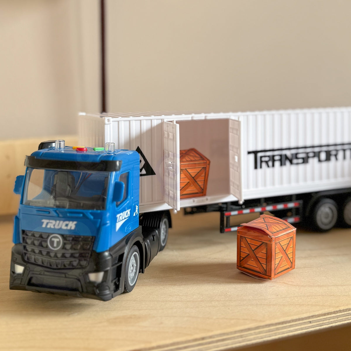 Woopie container truck – opening container doors
