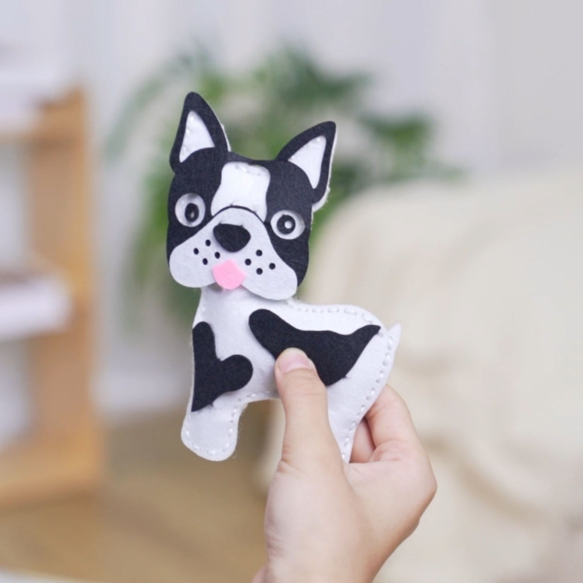 Woopie felt puppy sewing kit – finished puppy keyrings