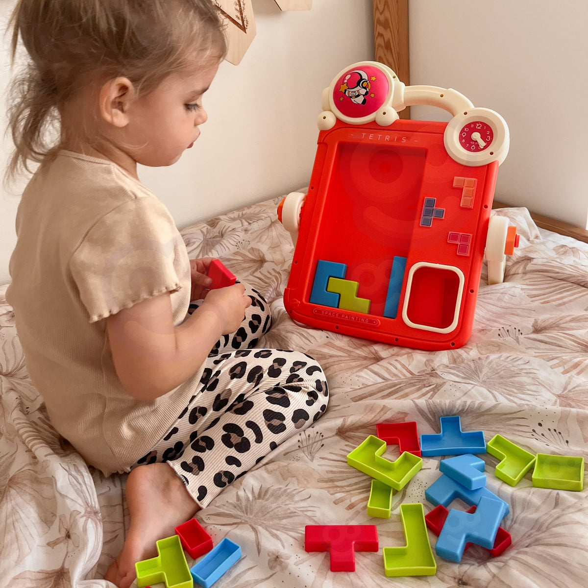 Woopie drawing board and Tetris – wipe-clean activity cards