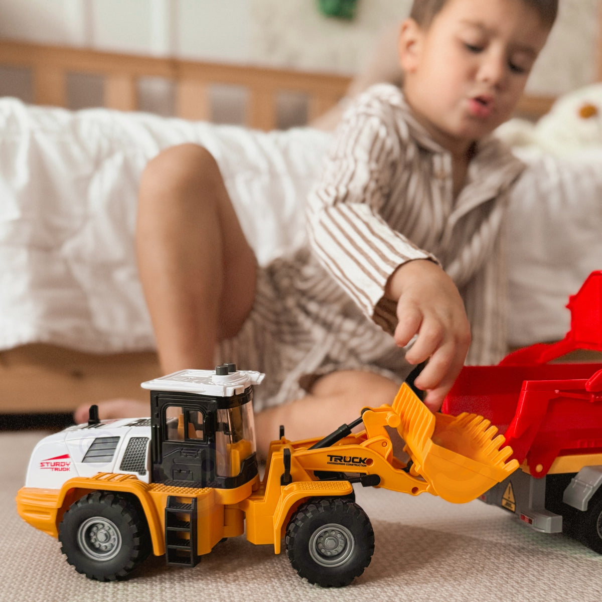 Woopie iekrāvējs 1:16 – atverams motora pārsegs