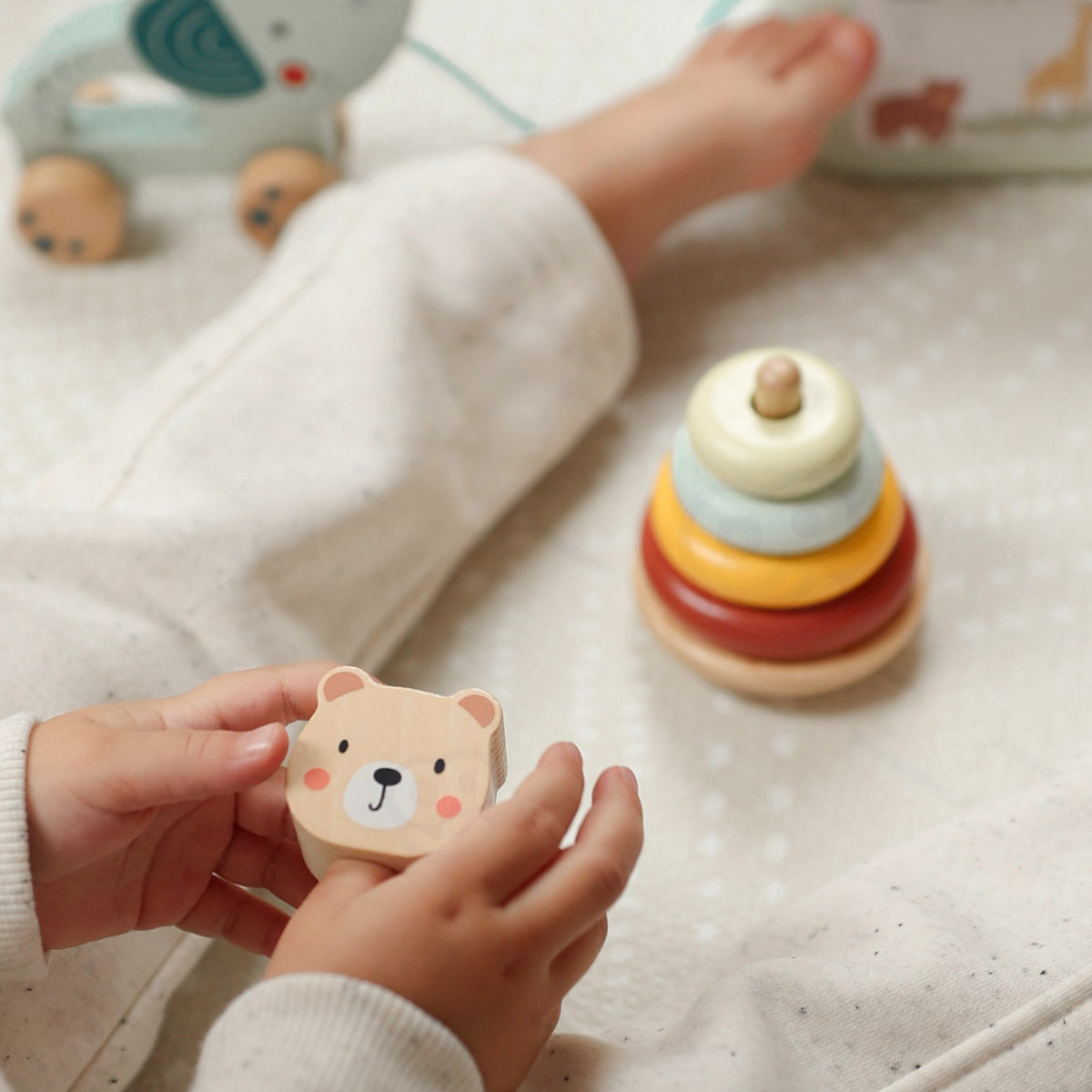 Pull-along wooden elephant toy for toddlers