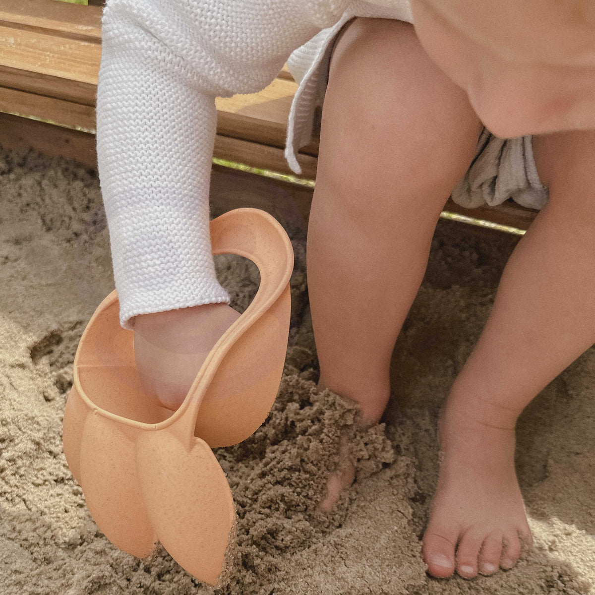 Claw sand scoop – beach and garden toy for ages 3+