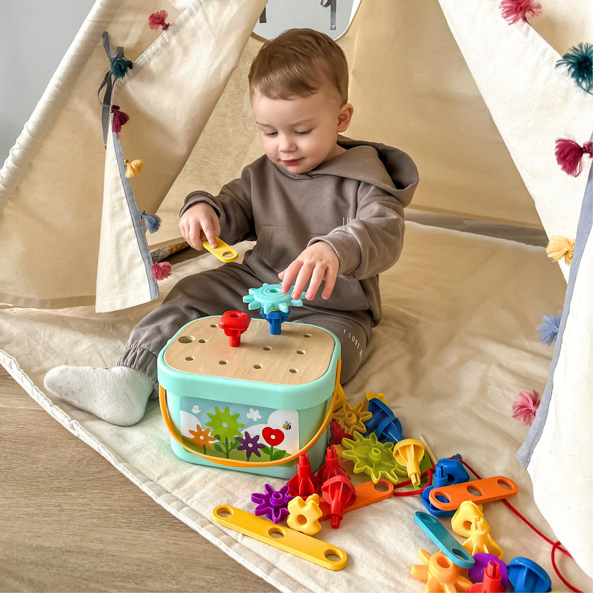 Montessori activity box – pegs, gears and building blocks