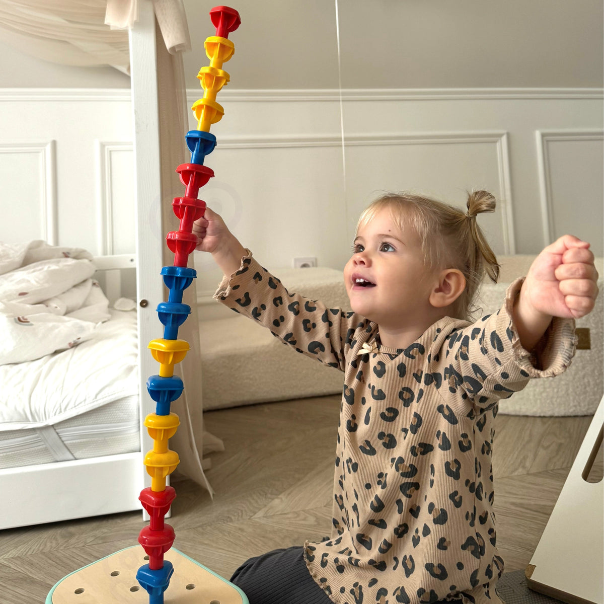 Montessori activity box – lacing string for threading practice