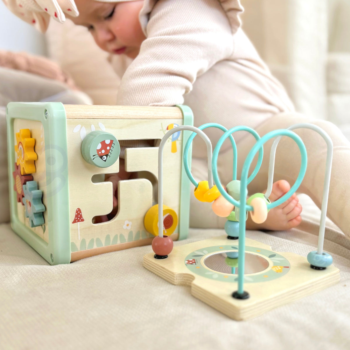Pastel activity cube – bead maze with a mirror