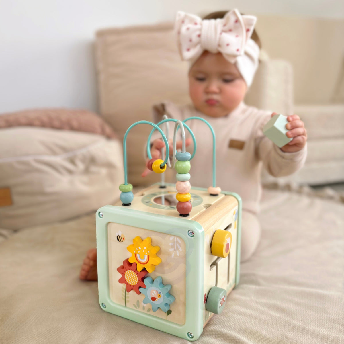 Pastel activity cube – gears and sliding parts