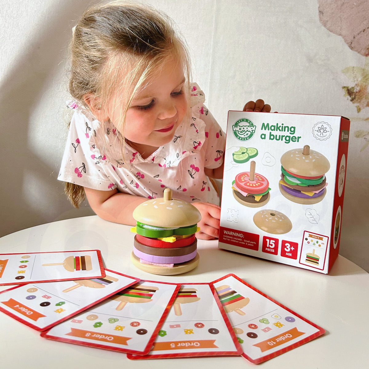 Koka burgeru spēle – maizītes, salāti, siers, gaļa un tomāts