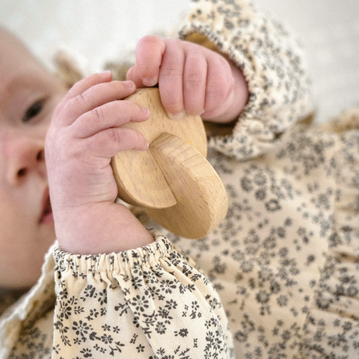 Woopie GREEN Montessori box 3–4 m – elephant teether