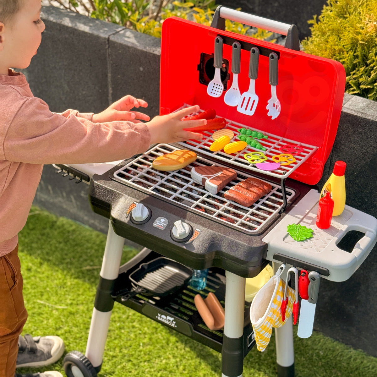 Woopie XL toy grill – grill on wheels with knobs